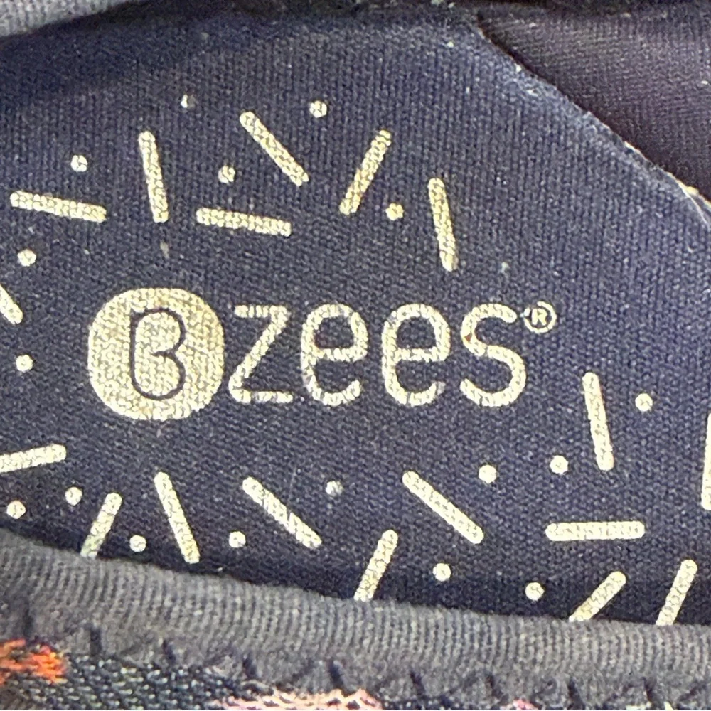 Bzees Women's Floral Slip On Comfort‎ Shoes Size 6M Navy Floral Walking Sneakers